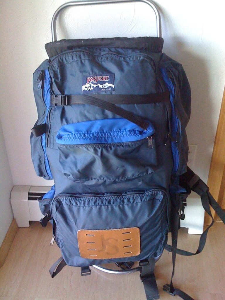 An early 1990s JanSport D-3