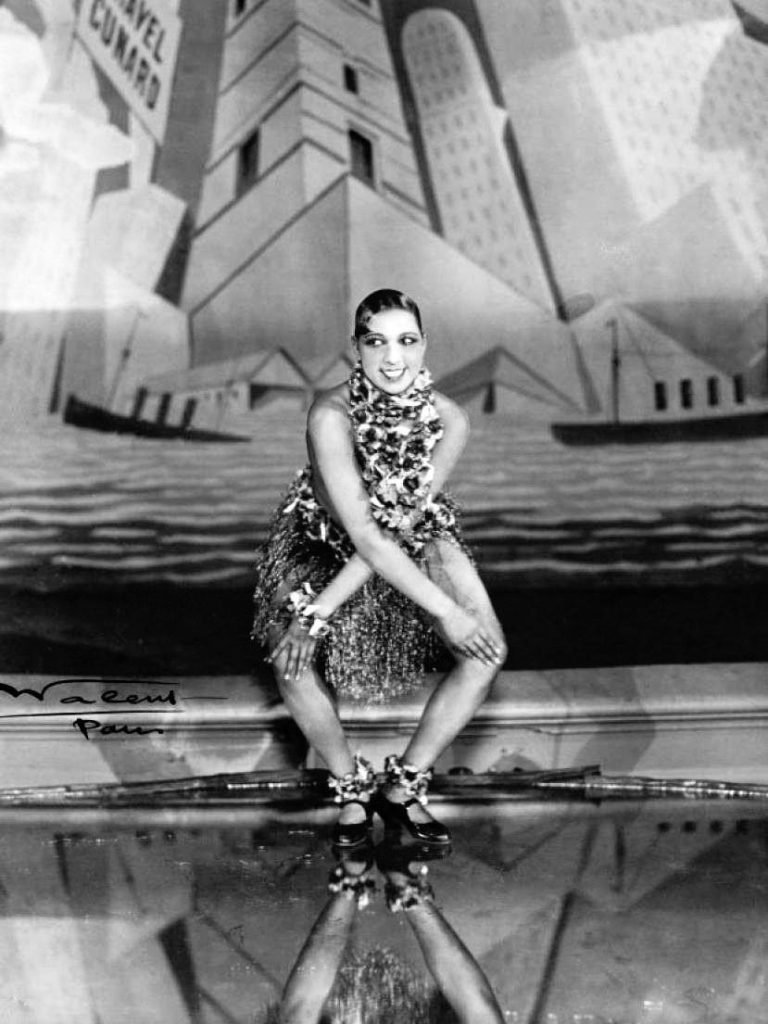 Josephine Baker dancing the Charleston at the Folies Bergère